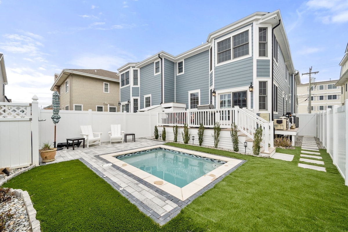Townhome w/ Private Pool by Beach